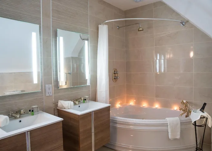 The Great Northern 4*